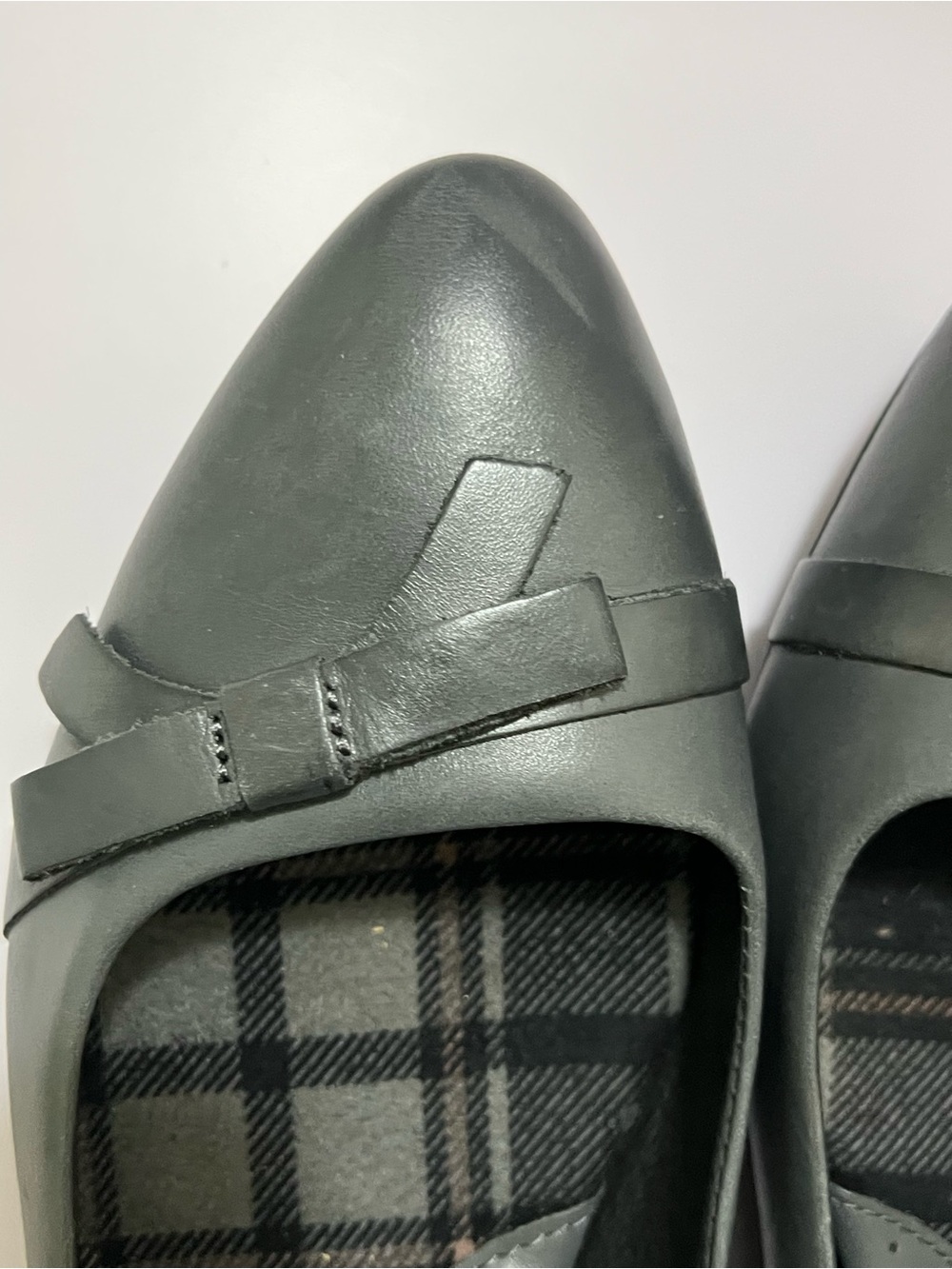 Born Women’s Gray Pointed Toe Bow Ballet Flats Size 10
